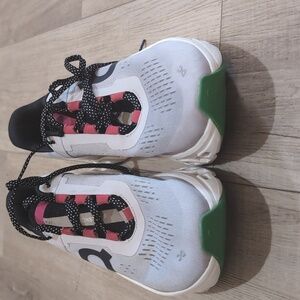 Women's ON Cloud Monster, Size 9 Running Shoes